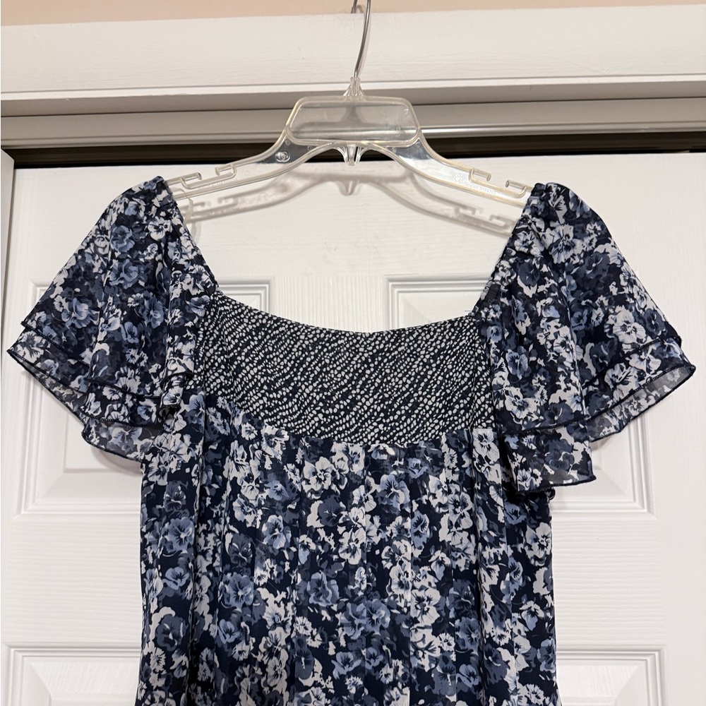*Apt. 9 Blue and White Floral Blouson Top - Size Medium - Picture 2 of 7